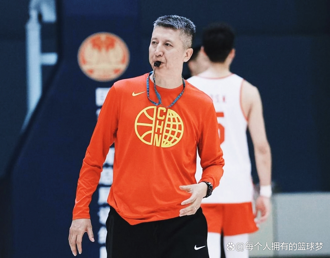 里程碑夜深圳男篮防线松动；意大利杯今晨刷纪录；话题不断；更衣室氛围转暖(深圳男篮最新消息)