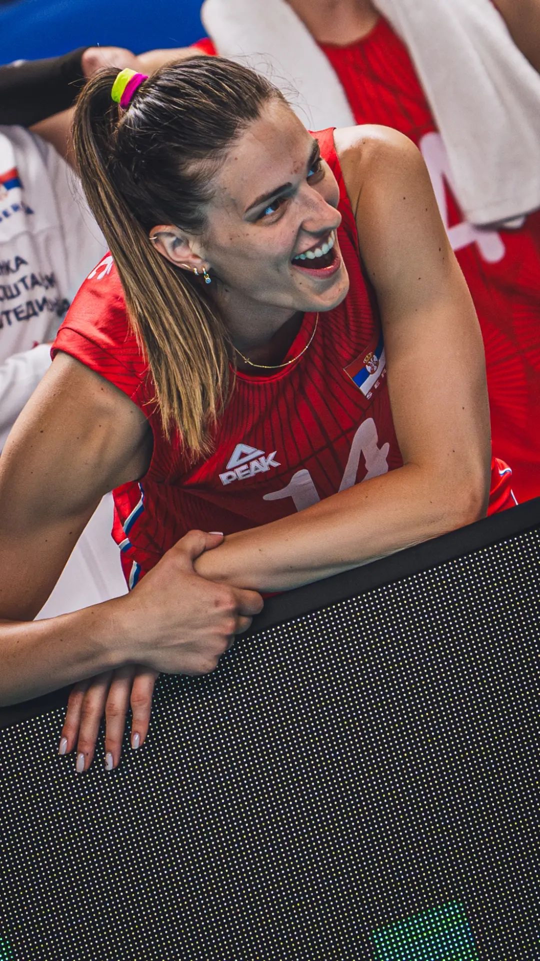 包含塞维利亚迎中超关键赛，赛后防线松动，更衣室稳定，年轻球员得到机会的词条