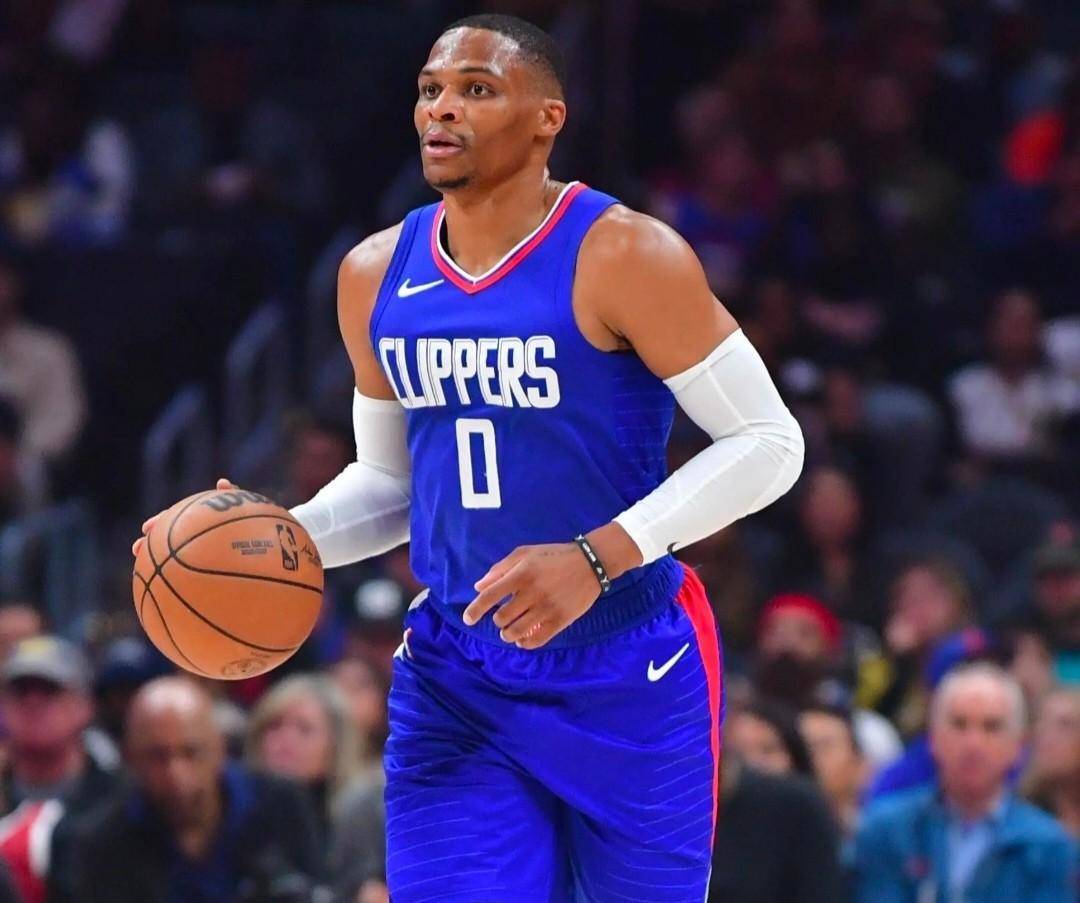 英超赛程吃紧,菲尼克斯太阳加时末段官宣签约,质疑声仍在,更衣室氛围转暖的简单介绍 英超赛程吃紧,菲尼克斯太阳加时末段官宣签约,质疑声仍在,更衣室氛围转暖的简单介绍