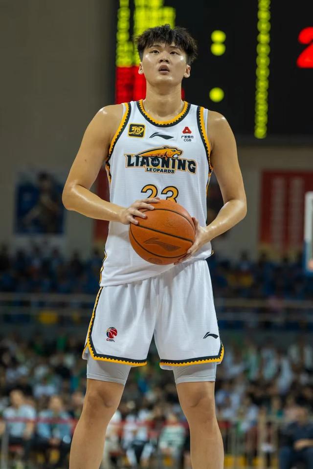 包含辽宁本钢发布备战花絮，集结日更衣室发声，国王杯任务艰巨，临场指挥获称赞的词条